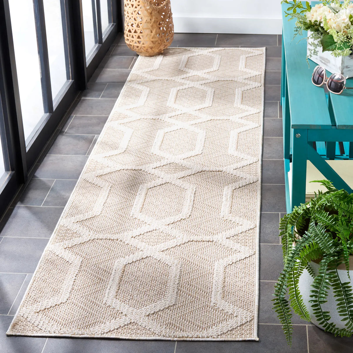 Safavieh Global 2'-2" x 8'-0" Rug in Beige / Ivory