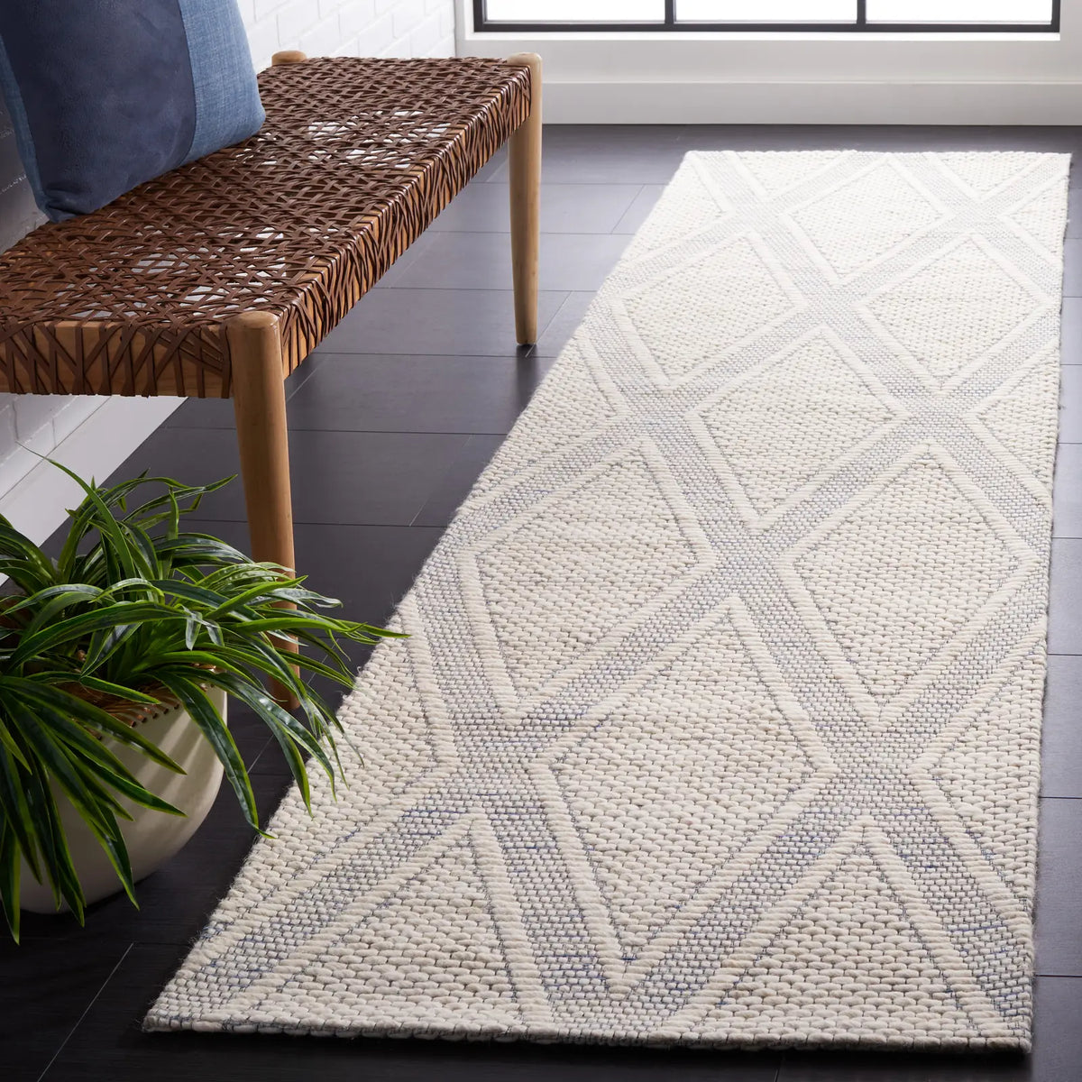 Safavieh Marbella 2'-3" x 9'-0" Rug in Navy / Ivory