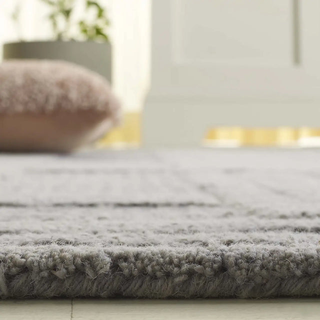 Safavieh Harvest 2'-3" x 9'-0" Rug in Silver / Grey