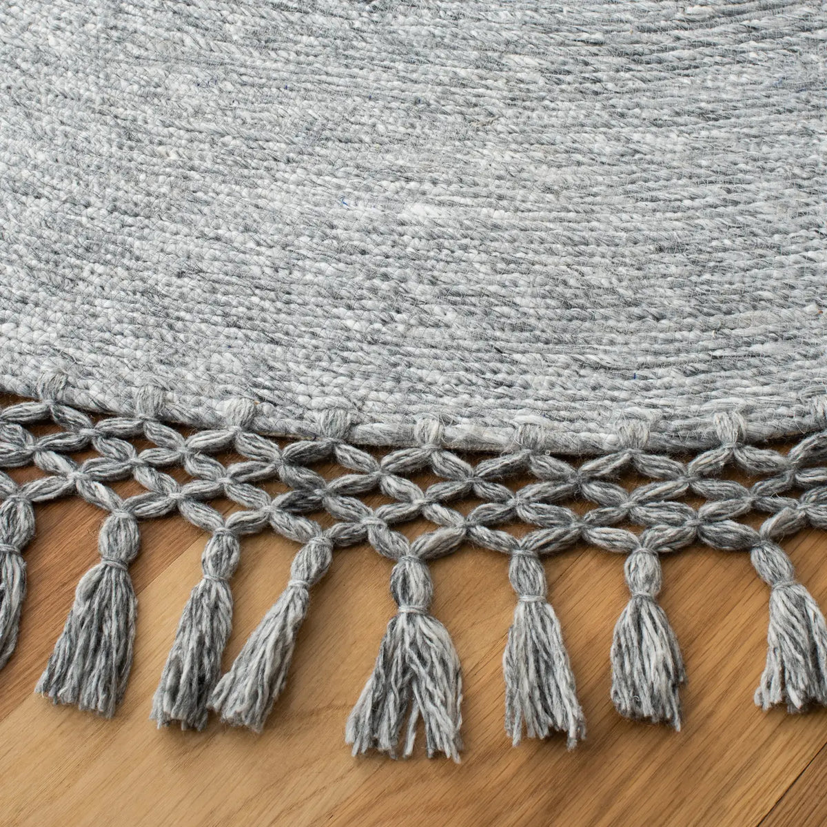 Safavieh Sahara 5'-0" x 5'-0" Rug in Silver