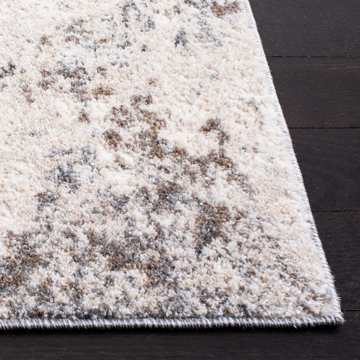 Safavieh Aston 4'-0" x 6'-0" Rug in Ivory / Grey