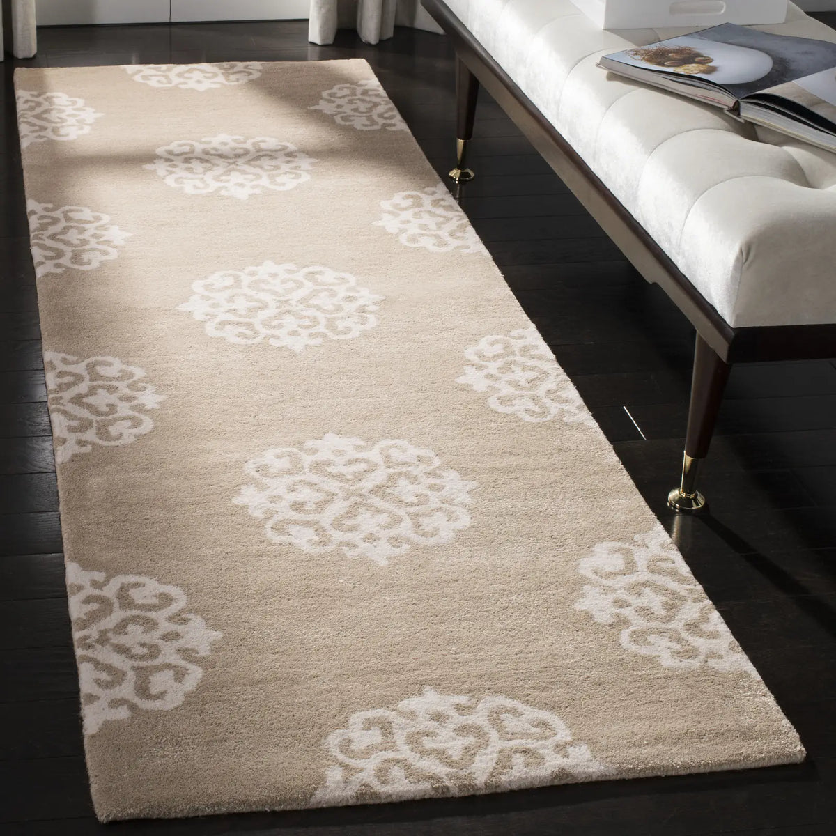 Safavieh Soho 2'-6" x 10'-0" Rug in Beige / Ivory