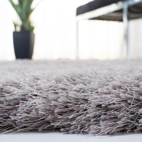 Safavieh Shag 5'-0" x 8'-0" Rug in Silver
