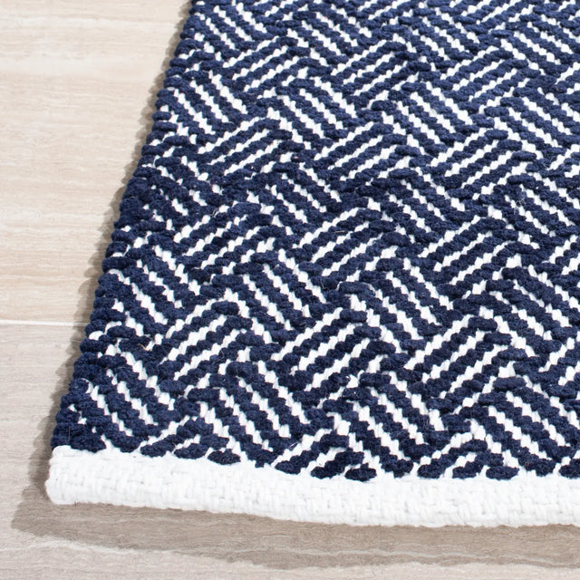 Safavieh Boston 4'-0" x 6'-0" Rug in Navy