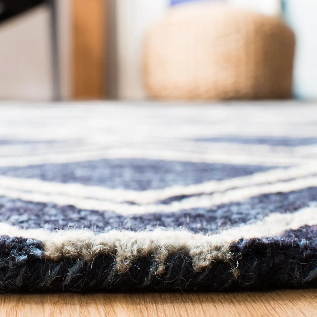 Safavieh Micro-Loop 5'-0" x 8'-0" Rug in Navy / Ivory