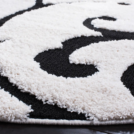 Safavieh Florida Shag 6'-7" x 6'-7" Rug in Ivory / Black