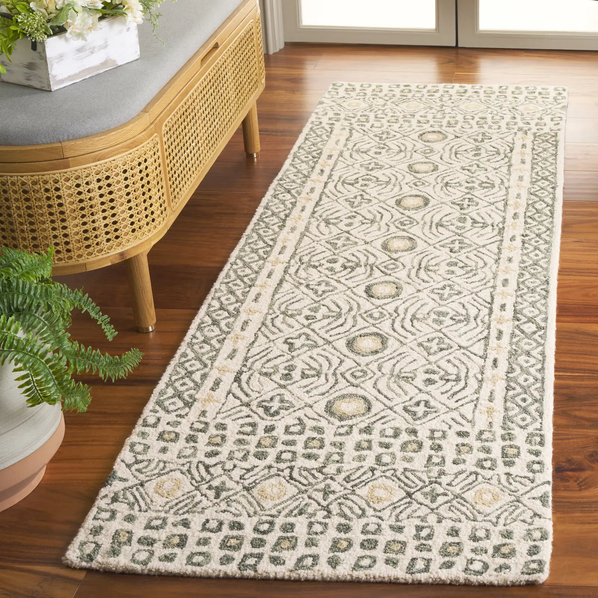 Safavieh Micro-Loop 2'-3" x 7'-0" Rug in Ivory / Grey