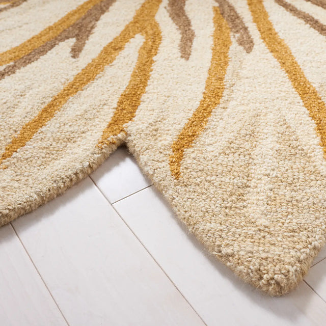 Safavieh Novelty 5'-0" x 5'-0" Rug in Gold / Beige