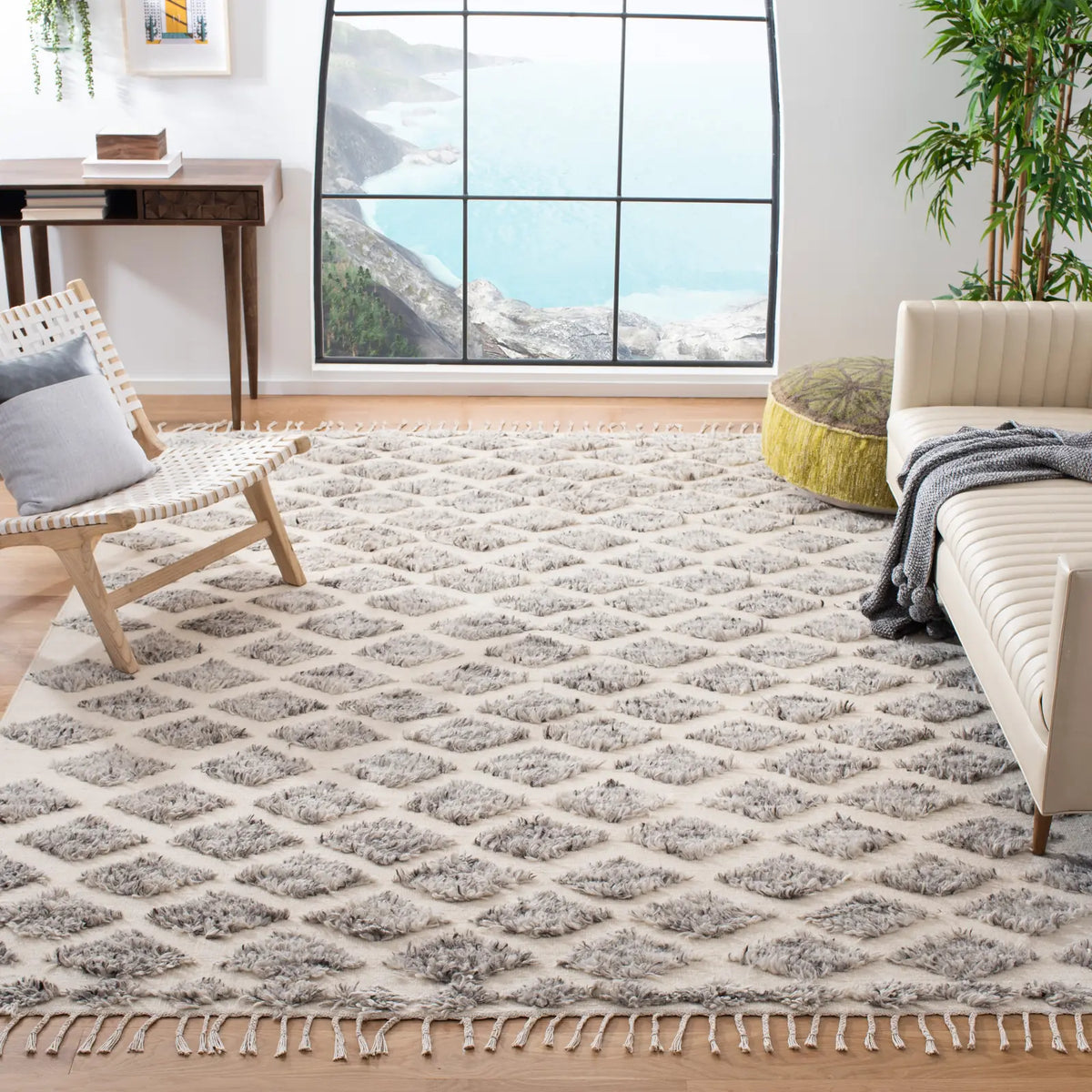 Safavieh Casablanca 8'-0" x 10'-0" Rug in Grey / Beige