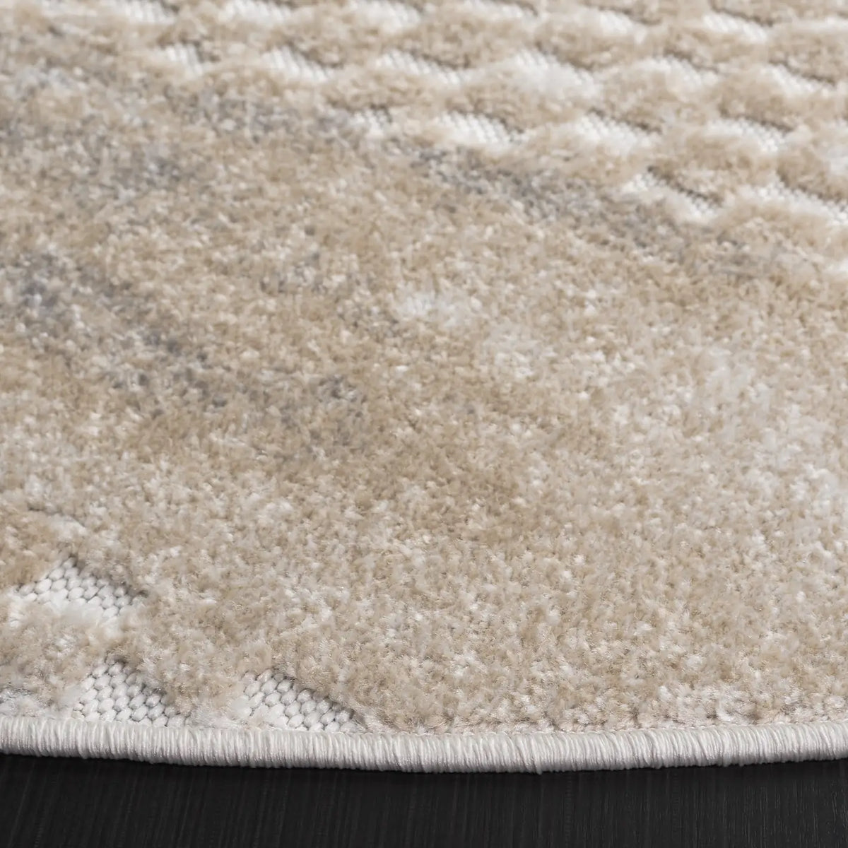 Safavieh Stella 6'-7" x 6'-7" Rug in Beige / Grey