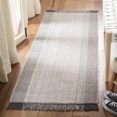 Safavieh Montauk 2'-3" x 6'-0" Rug in Green / Grey