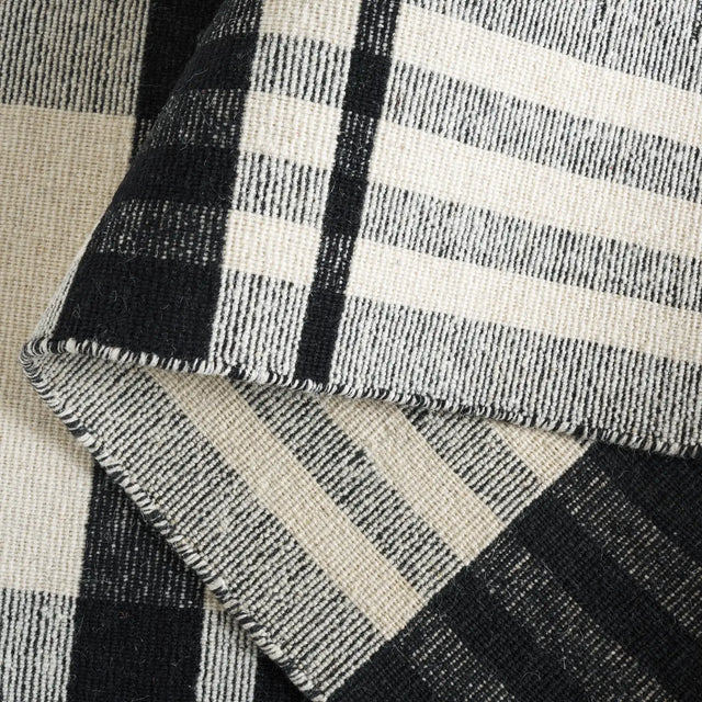 Safavieh Striped Kilim 4'-0" x 6'-0" Rug in Black / Ivory