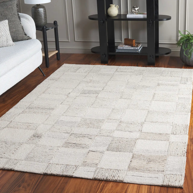 Safavieh Pine 4'-0" x 6'-0" Rug in Beige / Brown