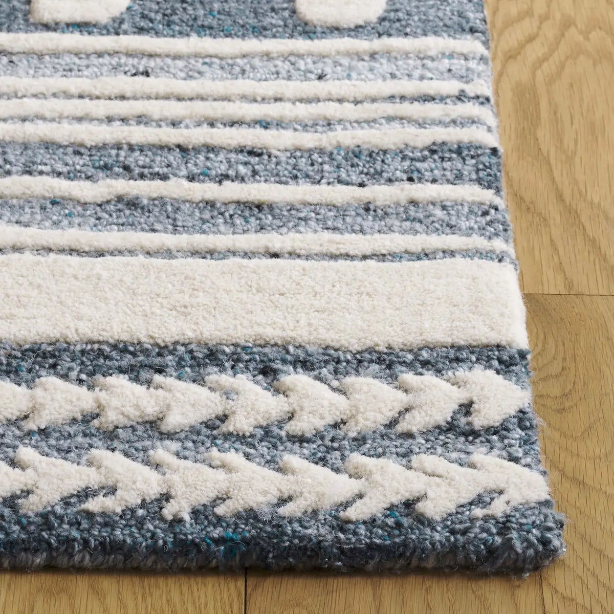 Safavieh Abstract 4'-0" x 6'-0" Rug in Grey / Ivory