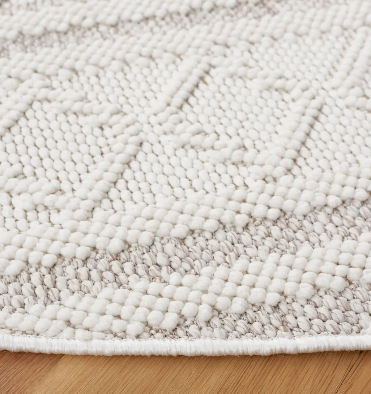 Safavieh Lotus 6'-7" x 6'-7" Rug in Ivory / Beige