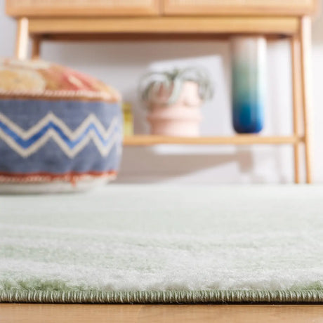 Safavieh Adirondack 4'-0" x 6'-0" Rug in Sage / Ivory
