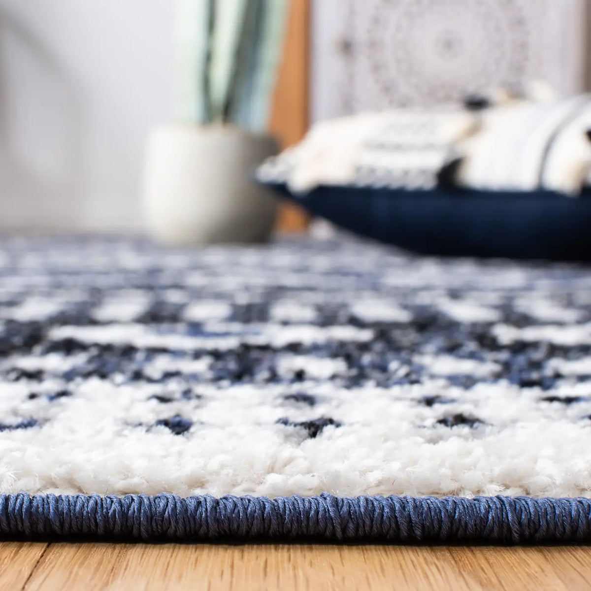 Safavieh Adirondack 4'-0" x 6'-0" Rug in Dark Grey / Ivory