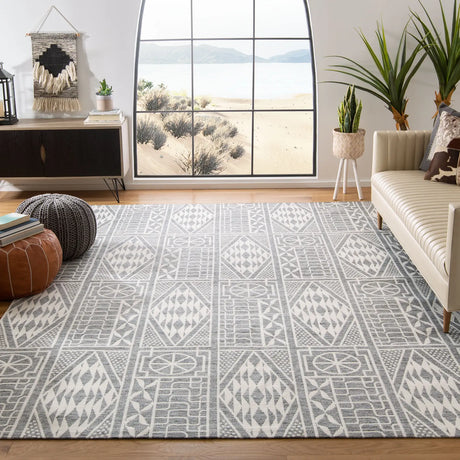 Safavieh Marbella 6'-0" x 9'-0" Rug in Grey / Ivory