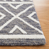 Safavieh Metro 4'-0" x 6'-0" Rug in Grey / Ivory