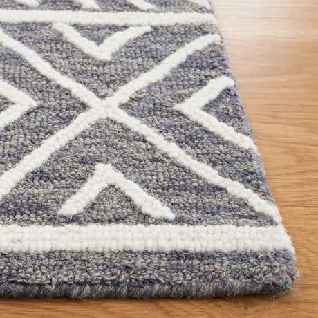 Safavieh Metro 4'-0" x 6'-0" Rug in Grey / Ivory