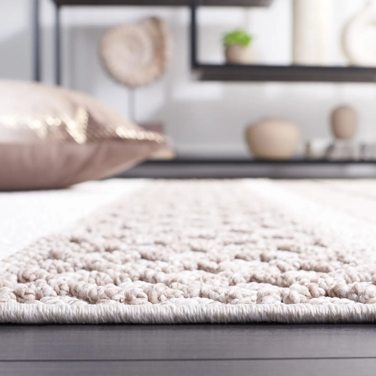 Safavieh Lotus 4'-0" x 6'-0" Rug in Ivory / Beige