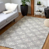 Safavieh Marbella 4'-0" x 6'-0" Rug in Ivory / Black