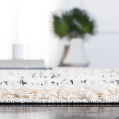 Safavieh Venus Shag 600 4'-0" x 6'-0" Rug in Ivory / Dark Grey