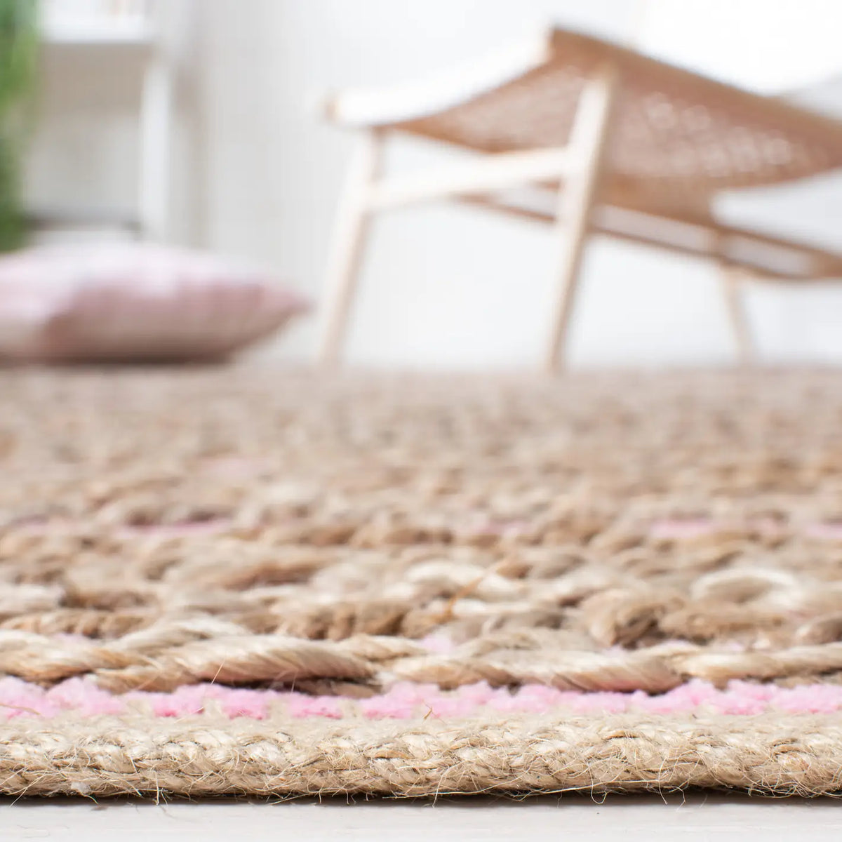 Safavieh Cape Cod 4'-0" x 6'-0" Rug in Light Pink