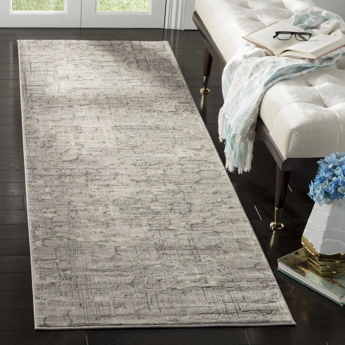 Safavieh Meadow 100 2'-7" x 6'-0" Rug in Grey