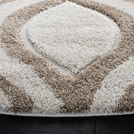Safavieh Florida Shag 6'-7" x 6'-7" Rug in Ivory / Beige