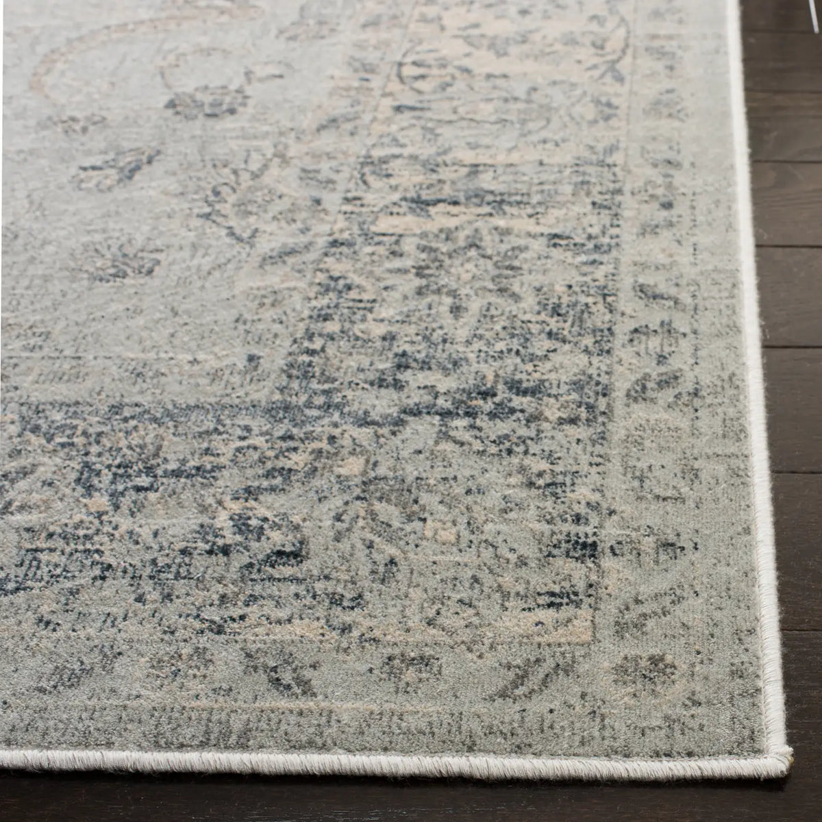 Safavieh Vintage 4'-0" x 5'-7" Rug in Light Blue