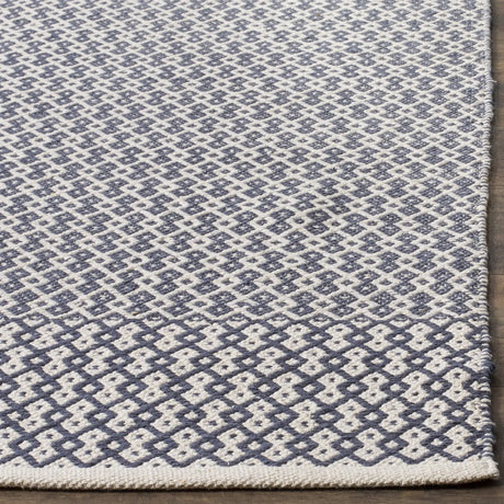 Safavieh Montauk 5'-0" x 8'-0" Rug in Ivory / Navy