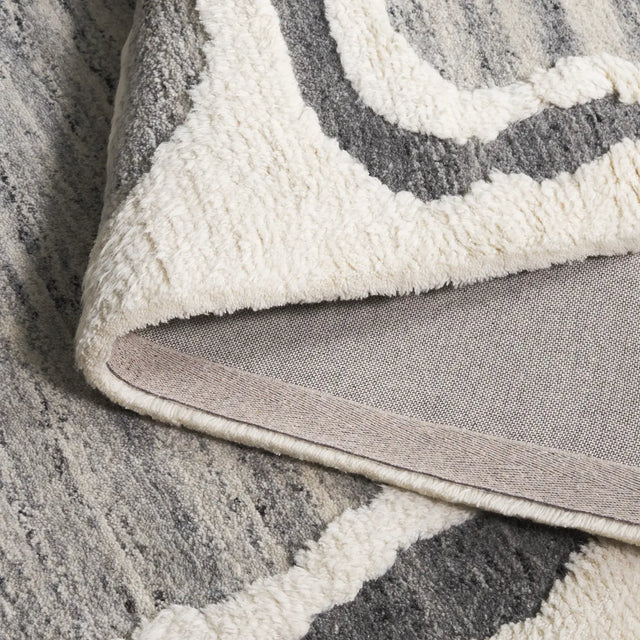 Safavieh Casablanca 4'-0" x 6'-0" Rug in Grey / Ivory