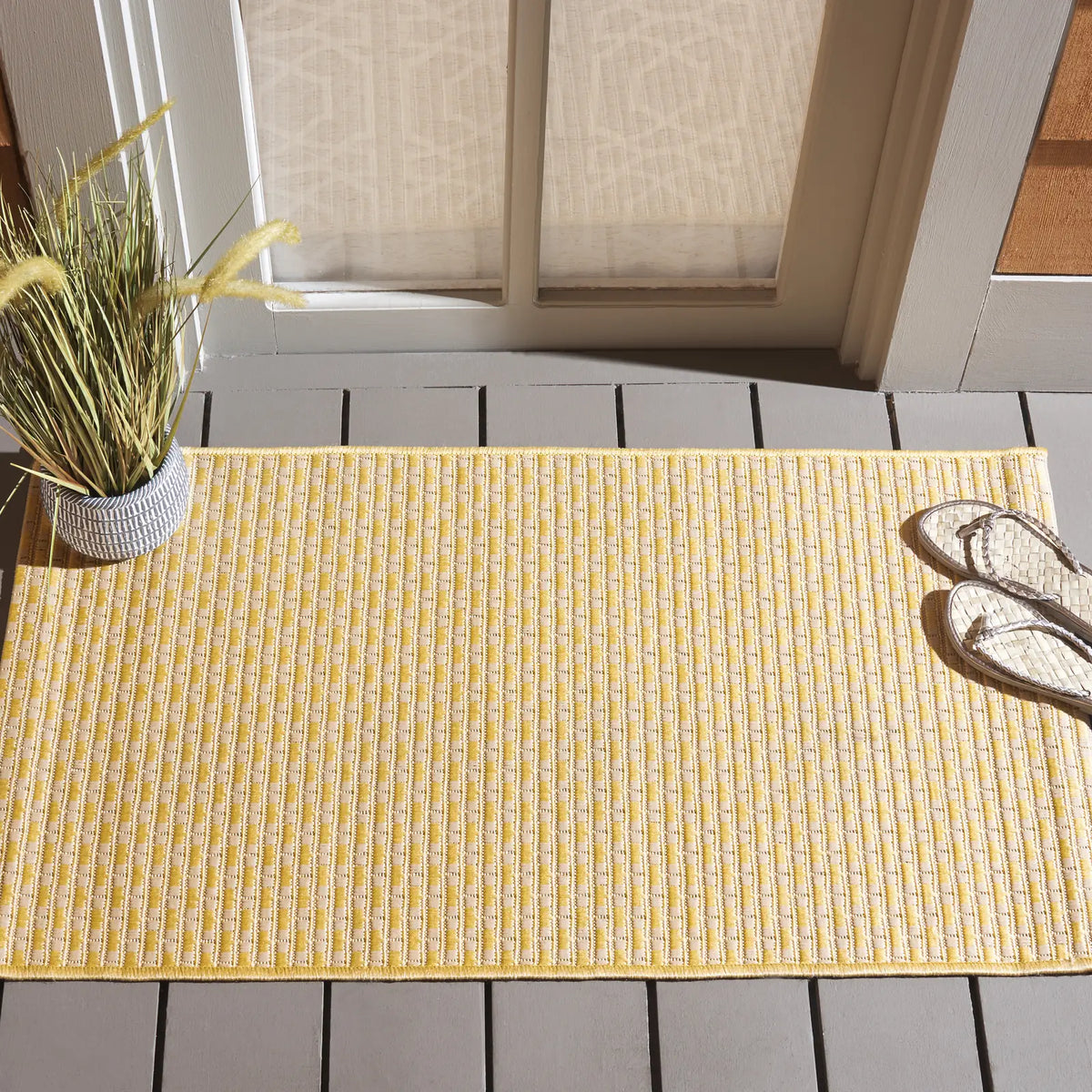 Safavieh Courtyard 2'-0" x 3'-7" Rug in Gold / Beige
