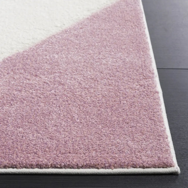 Safavieh Hollywood 5'-3" x 7'-6" Rug in Ivory / Purple