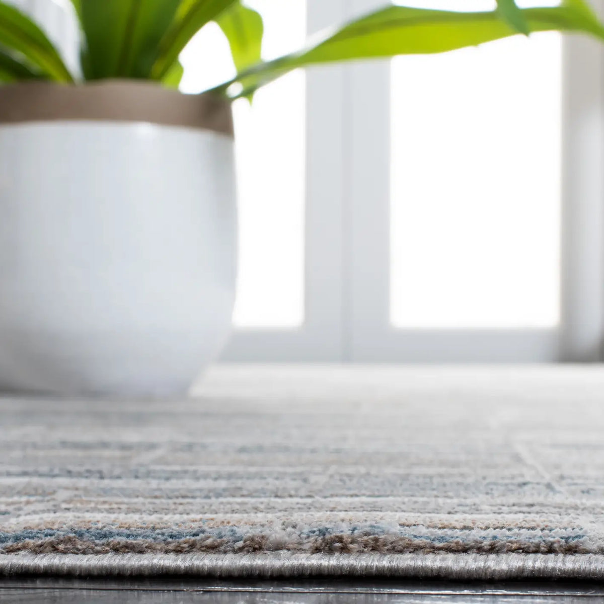 Safavieh Sonoma 4'-5" x 6'-5" Rug in Grey / Ivory