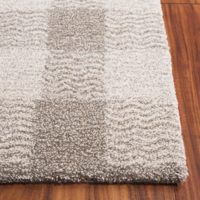 Safavieh Genre 4'-0" x 6'-0" Rug in Grey / Ivory
