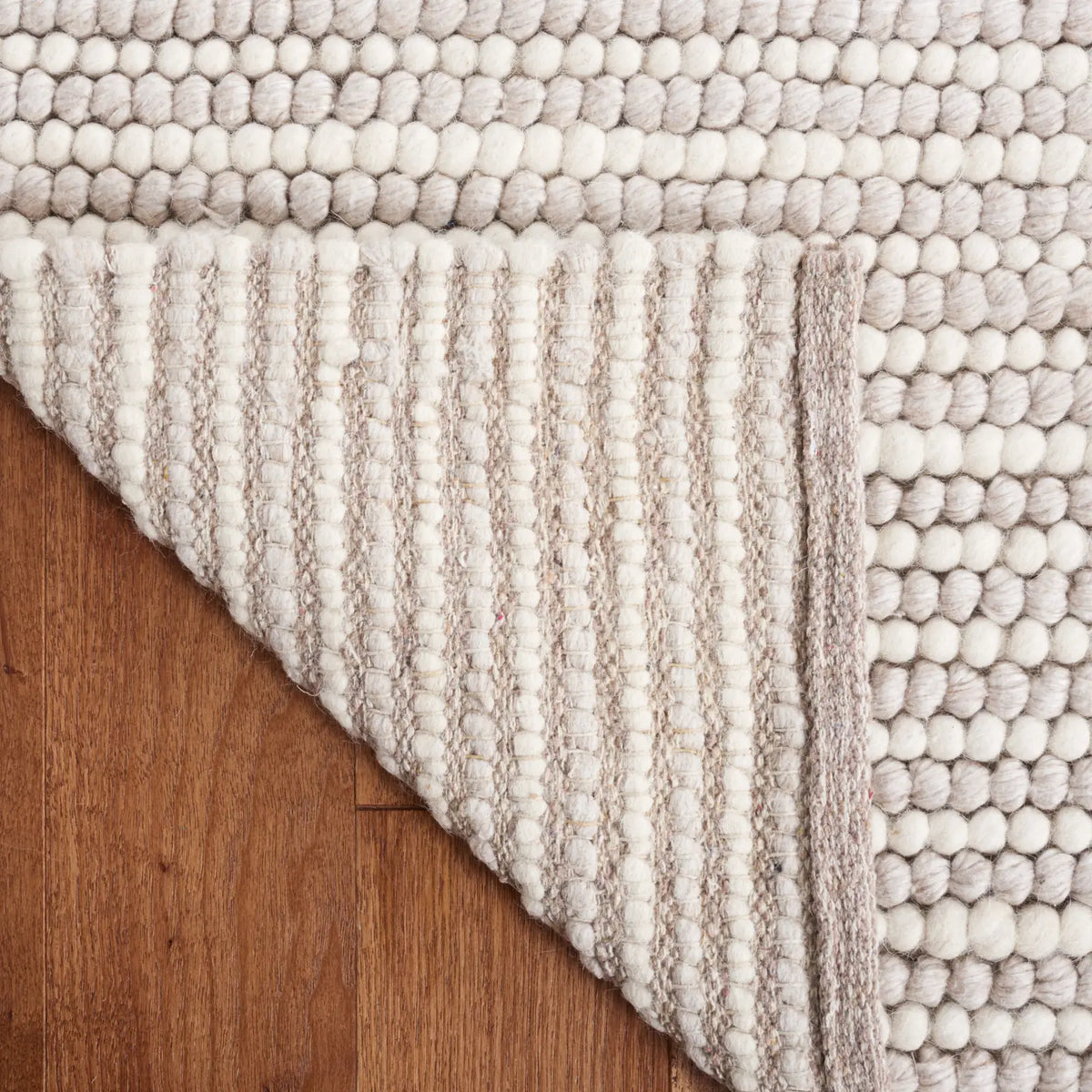 Safavieh Martha Stewart 4'-0" x 6'-0" Rug in Ivory / Beige