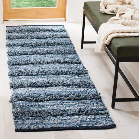 Safavieh Montauk 2'-3" x 7'-0" Rug in Blue