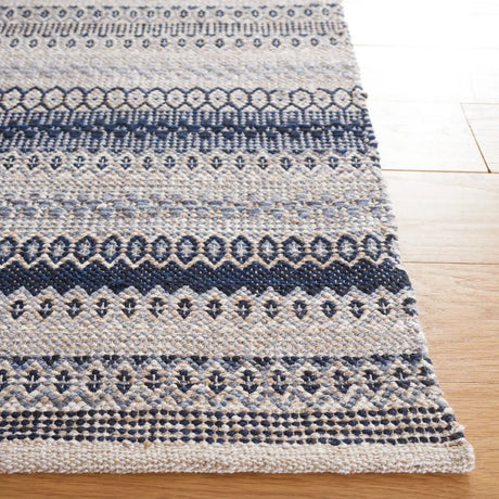 Safavieh Kilim 4'-0" x 6'-0" Rug in Grey / Black