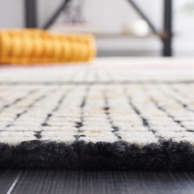 Safavieh Abstract 4'-0" x 6'-0" Rug in Ivory / Gold