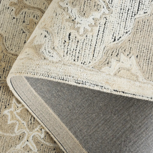 Safavieh Kenya 4'-0" x 6'-0" Rug in Beige / Ivory