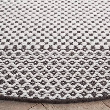 Safavieh Vermont 6'-0" x 6'-0" Rug in Brown / Ivory