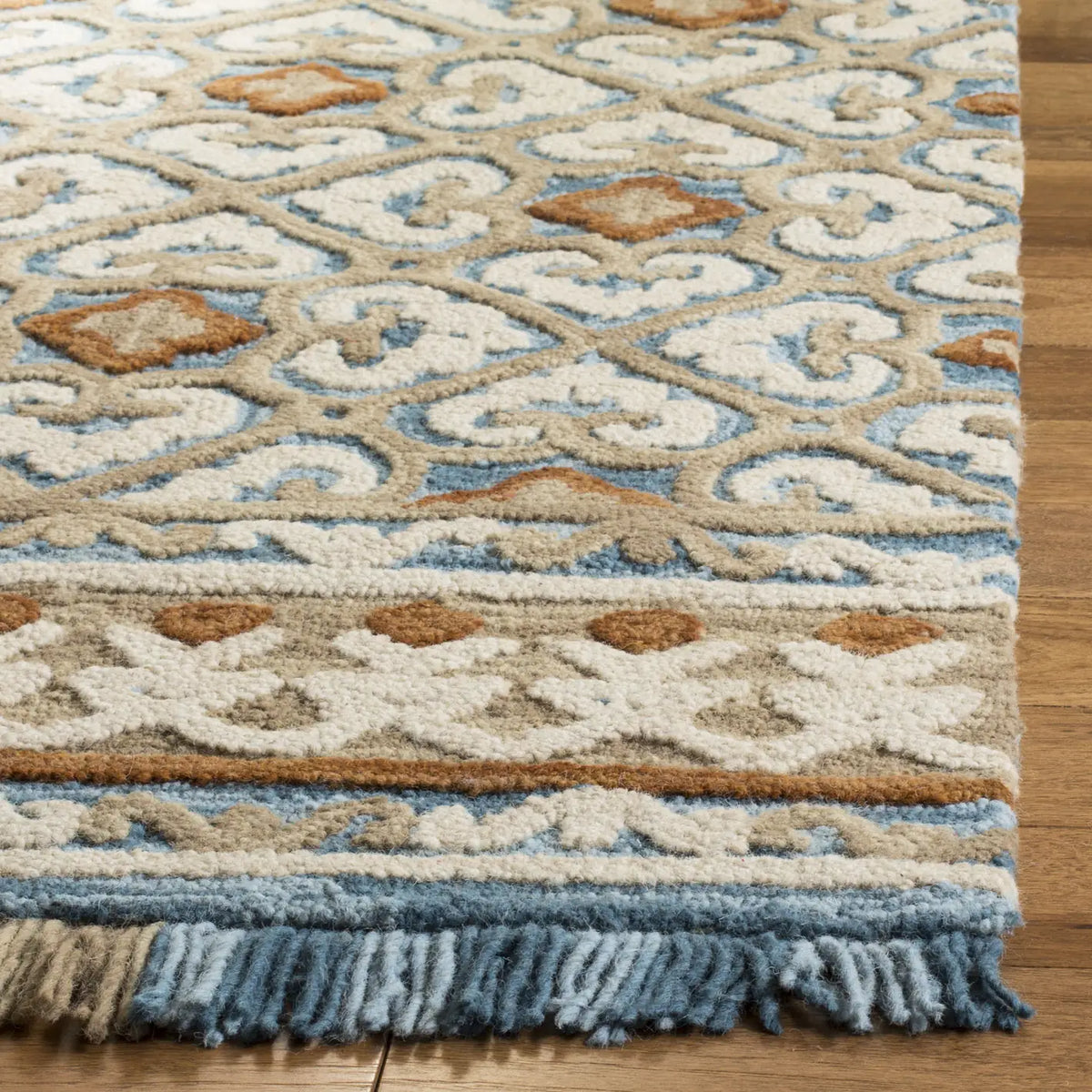 Safavieh Blossom 5'-0" x 8'-0" Rug in Ivory / Blue