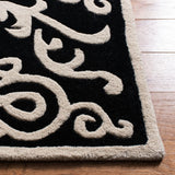 Safavieh Soho 6'-0" x 9'-0" Rug in Black / Ivory