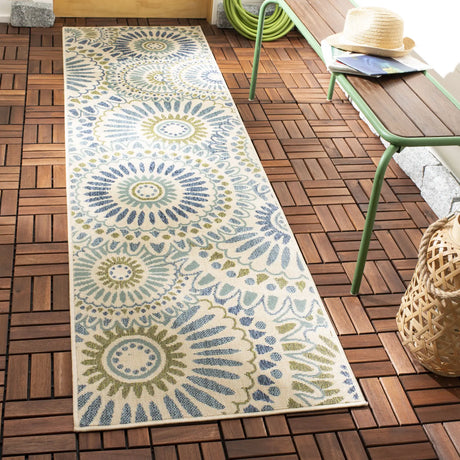 Safavieh Veranda 2'-3" x 10'-0" Rug in Cream / Green