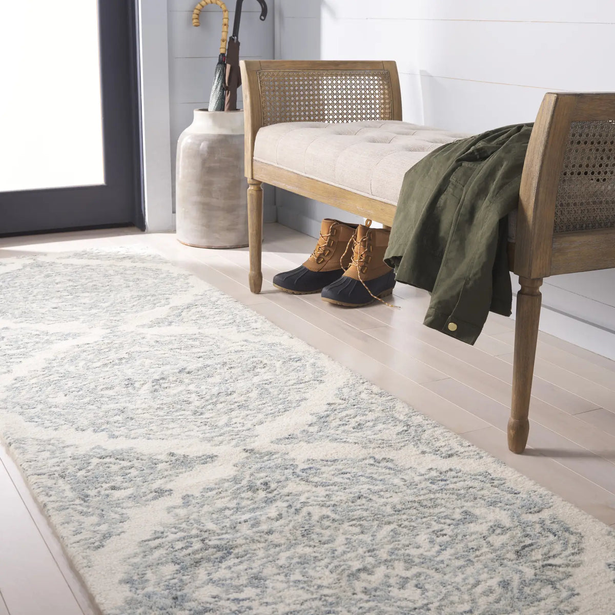 Safavieh Martha Stewart 300 2'-3" x 8'-0" Rug in Ivory / Blue
