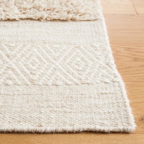Safavieh Vermont 4'-0" x 6'-0" Rug in Ivory / Beige