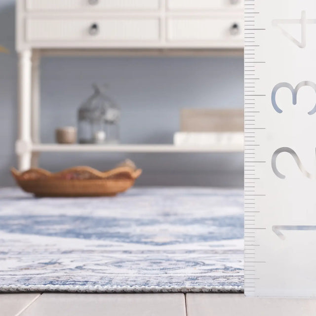 Safavieh Arizona 4'-0" x 6'-0" Rug in Ivory / Blue