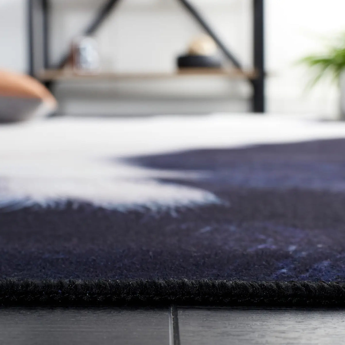 Safavieh Faux Hide 4'-0" x 6'-0" Rug in Ivory / Dark Blue